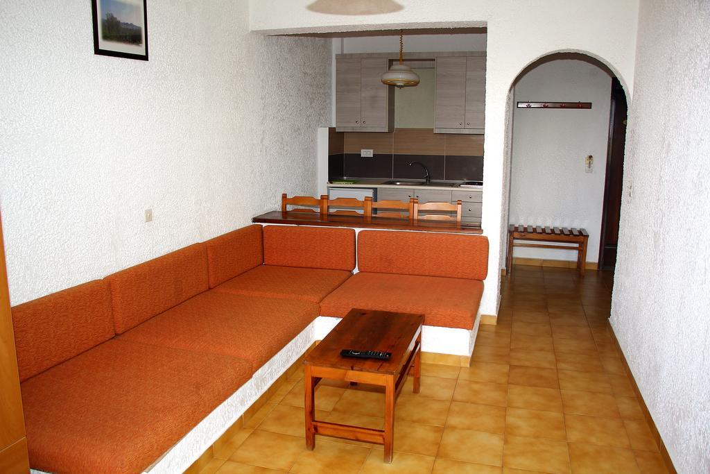 ארכאנגלוס Karavos Hotel Apartments חדר תמונה