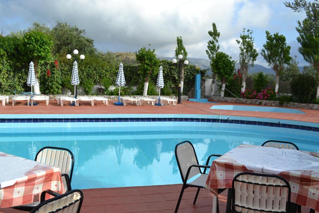 ארכאנגלוס Karavos Hotel Apartments מראה חיצוני תמונה