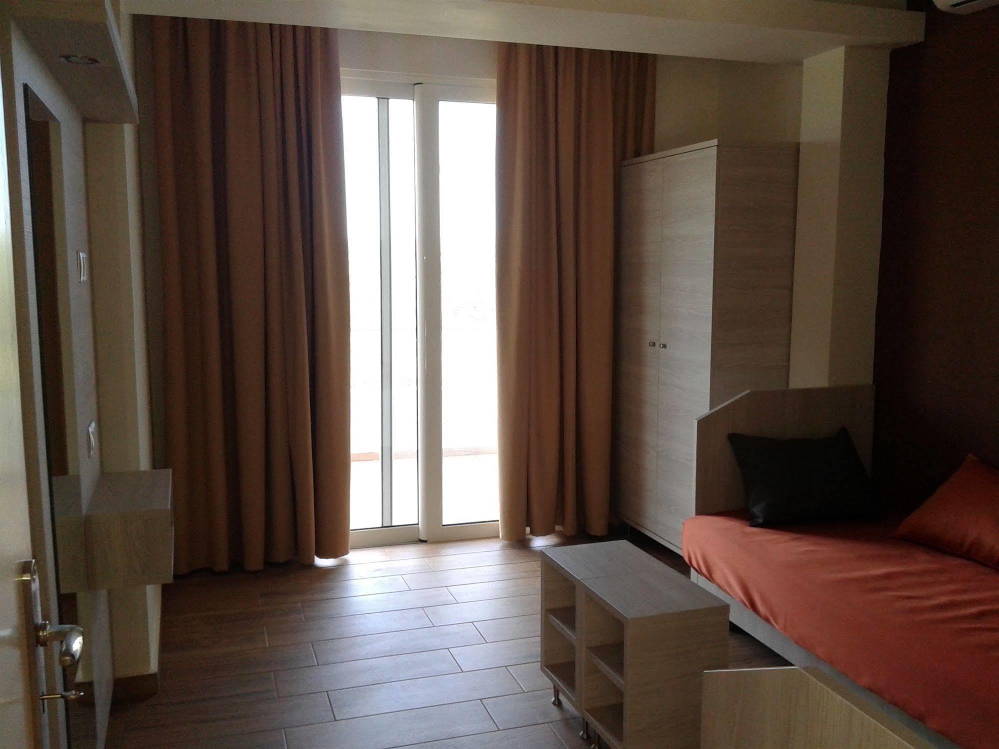 ארכאנגלוס Karavos Hotel Apartments מראה חיצוני תמונה