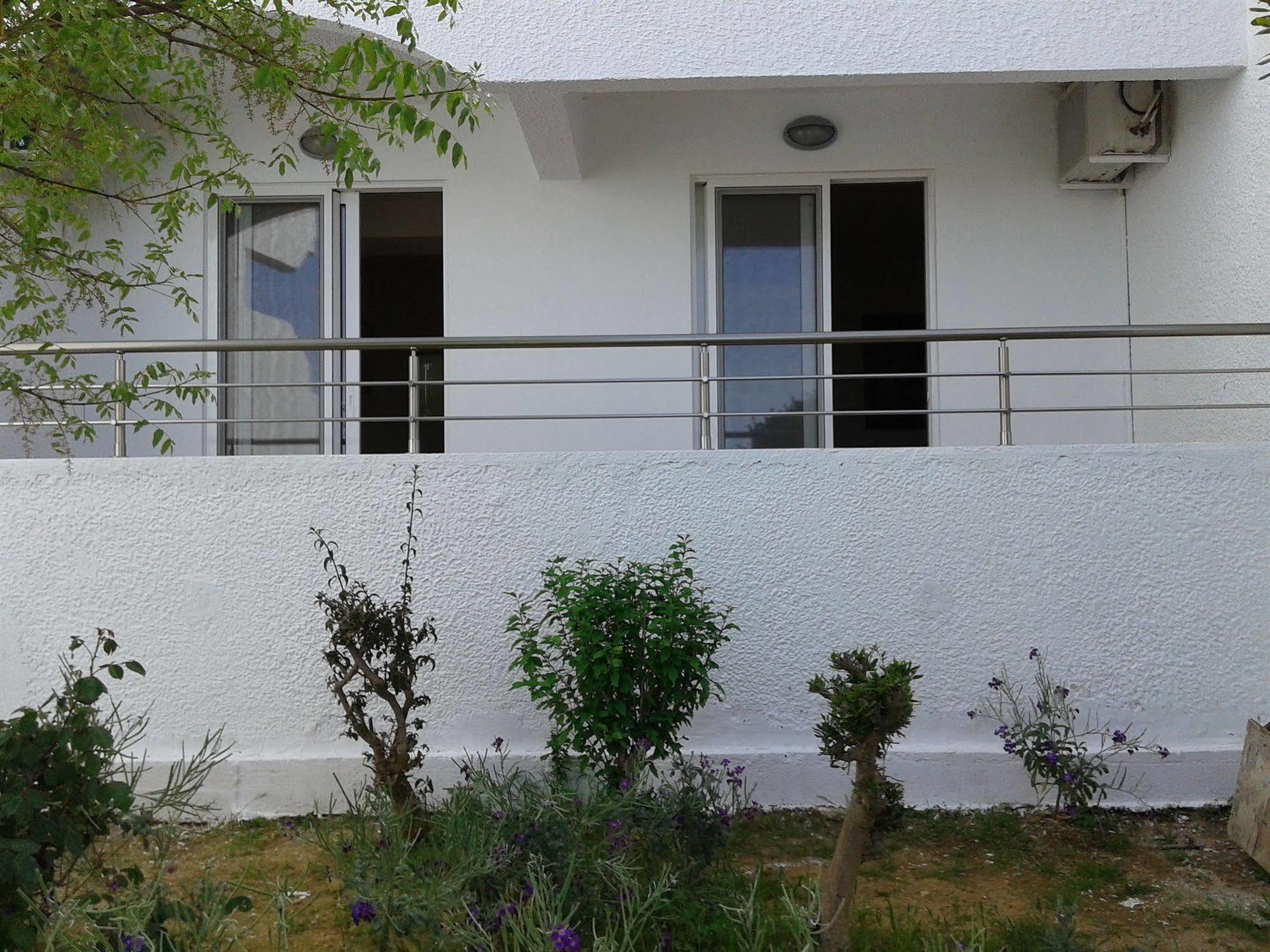 ארכאנגלוס Karavos Hotel Apartments מראה חיצוני תמונה